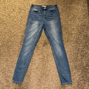 Gently used Juniors high rise ultimate jegging from kohl’s